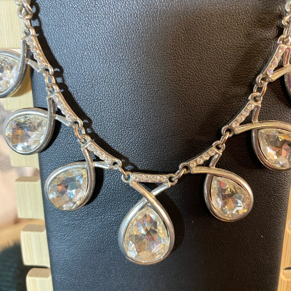 Elegant Silver Teardrop Necklace